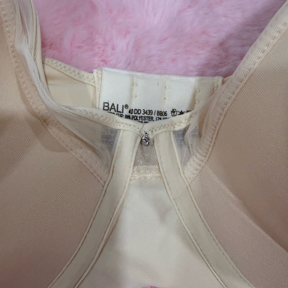 BALI
One Smooth U Illusion Neckline Bra 
IN Size 40DD - Picture 15 of 15